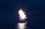 这张朝中社2016年8月25日提供的照片显示的是朝鲜潜射导弹发射试验现场。新华社/朝中社 - News.Sina.com.Cn