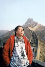 1998年末，牟其中在长城(被捕前的最后一张照片) - News.Sina.com.Cn