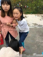 陕西黄陵森林公园上百游客遭群蜂攻击 哭声一片 - News.Sina.com.Cn