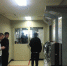 济州机场内进出“小黑屋”的门紧闭，中国游客被扣押在此。 - Sichuan.Scol.Com.Cn