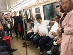 成都地铁惊现“怀孕男” 呼吁给孕妇更大空间 - Sichuan.Scol.Com.Cn