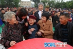 彭山：千人陪伴105岁寿星过重阳 - Sichuan.Scol.Com.Cn