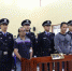 被告人王杰（左一）在法庭上。隆林各族自治县人民法院官网 - News.Sina.com.Cn