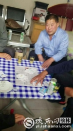 陕西镇政府人员在毛主席故居打牌喝酒被抓现行 - News.Sina.com.Cn
