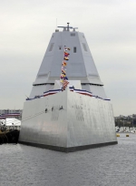 10月15日，美国海军在巴尔的摩市外港为“朱姆沃尔特”号驱逐舰举行正式成军仪式。 - News.Sina.com.Cn