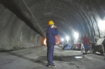 直击二郎山隧道爆破:每天1吨炸药仅能掘进3.6米 - 四川日报网