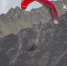 史上首次滑翔伞飞越6250米"蜀山皇后"幺妹峰 - 四川日报网