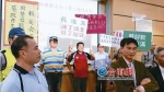 在台南公听会现场，有多名民众前来闹场。 - News.Sina.com.Cn