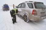 点赞！松潘交警冒严寒 冰雪路上保安全 - 四川日报网