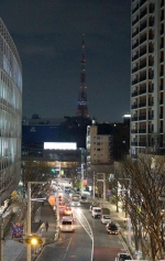 资料图片：东京街景。图为东京塔响应“地球一小时”倡议熄灯。 - News.Sina.com.Cn