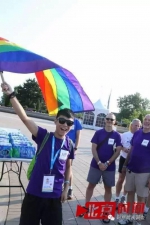 刘石在美国参加世界同性恋运动会。 - News.Sina.com.Cn