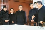 王永康（中）在八路军西安办事处纪念馆 - News.Sina.com.Cn