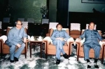 1985年9月乌兰夫、邓小平、彭真在交谈 - News.Sina.com.Cn