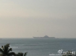 微博网友发布的照片显示，辽宁舰现身海南三亚某军港外。（来源@在下牛魔王） - News.Sina.com.Cn