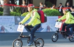 昨日，厦门马拉松的移动急救队提供保障 新华社发 - News.Sina.com.Cn