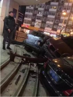 被撞的豪车 - News.Sina.com.Cn