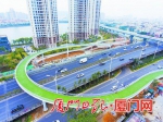 云顶路与仙岳路交叉口附近的空中自行车道。（本报记者张奇辉航拍器摄） - News.Sina.com.Cn
