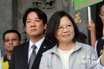 赖清德（左）、蔡英文（右） - News.Sina.com.Cn