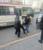 男子公交上指认小偷被拉下车群殴 公安立案 - News.Sina.com.Cn