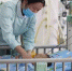 ▲2月15日，湖南省儿童医院，得了捂热综合症的小飞仍在救治中。图 记者金林 - News.Sina.com.Cn