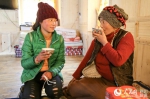 四川藏区百姓酥油香里“话丰年” - 扶贫与移民