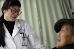 在肿瘤医院断断续续治疗的8年间，一直都是田玲担当杨希贤的主治医生。 - News.Sina.com.Cn
