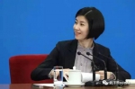 2012年总理记者会，张璐担任翻译。图片来自新华网。 - News.Sina.com.Cn