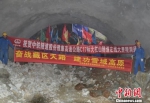 大杠山隧道左线大里程出口贯通。李明泉 摄 - Sc.Chinanews.Com.Cn