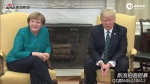 尴尬现场：特朗普拒绝同德国总理默克尔握手 - News.Sina.com.Cn