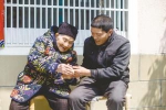男子5年来每月花近半收入赡养妻子前夫母亲 - News.Sina.com.Cn