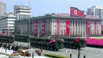 4月15日,朝鲜在“太阳节”阅兵式上公开疑似新型洲际弹道导弹的武器。 - News.Sina.com.Cn