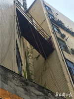 一间板房连起两幢楼 成都“奇葩”违建被拆了 - Sichuan.Scol.Com.Cn