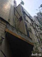 一间板房连起两幢楼 成都“奇葩”违建被拆了 - Sichuan.Scol.Com.Cn