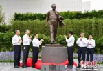 这位老人塑像为何能在百年诞辰之日立于深圳 - News.Sina.com.Cn