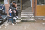 达州宣汉好妻子 用柔弱双肩扛起"瘫痪"的家 - Sichuan.Scol.Com.Cn