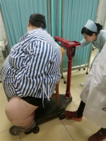 全国“首胖”从530斤减至440斤 称重曾一度是难题 - Sichuan.Scol.Com.Cn