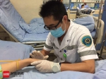 “暖男”成急诊科唯一男护士 在工作中收获爱情 - Sichuan.Scol.Com.Cn