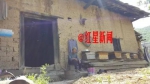 ▲周正龙曾住在这栋土墙房里，现在周正龙的岳父居住在此 - News.Sina.com.Cn