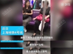 女子提醒大妈占座遭怒怼：谁娶你回家肯定累死 - News.Sina.com.Cn