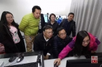 2016年12月22日，在云南丽江观测站，潘建伟（前排右二）、王建宇（前排左一）、彭承志（后排右一）、印娟（后排右二）等科研人员正在做实验。 - News.Sina.com.Cn