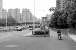 注意到前方掉头标志 却误将车辆开上人行天桥 - Sichuan.Scol.Com.Cn