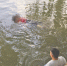 济南旅游遇老人轻生 不会游泳的四川警察跳湖救人 - 广播电视台