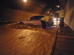 西攀高速部分路段暴雨积水  - 四川日报网