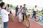 上海市委书记韩正骑共享单车体验滨江骑行环境 - News.Sina.com.Cn