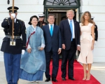 首次见面，文在寅与特朗普均为蓝色领带出席 - News.Sina.com.Cn