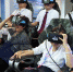 资料图片：2017年6月8日，参观者在科博会上体验虚拟现实设备。新华社记者 鞠焕宗 摄 - News.Sina.com.Cn