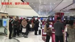 在乐天免税店化妆品楼层，一些以往备受中国游客追捧的柜台前只有零星几人，与之前动辄数十人排队的状况显然不可同日而语。 - News.Sina.com.Cn