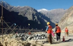 中国修建这条公路耗时12年 被外媒誉为疯狂工程 - News.Sina.com.Cn