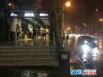 成都暴雨如注 低洼处积水 过往车辆掀起两米高水浪 - Sichuan.Scol.Com.Cn