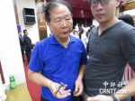 国民党团总召林德福在混乱中眼镜遭踩破。 - News.Sina.com.Cn